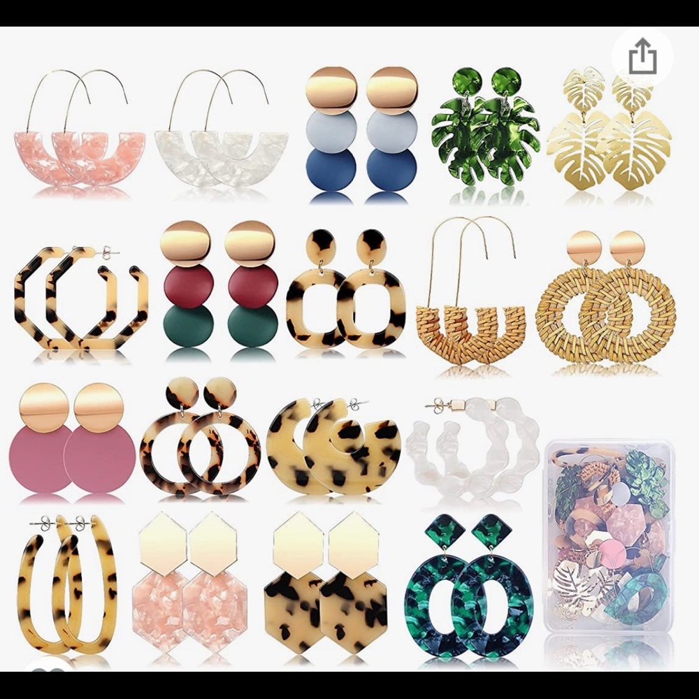 Box of 10 Trendy Earrings